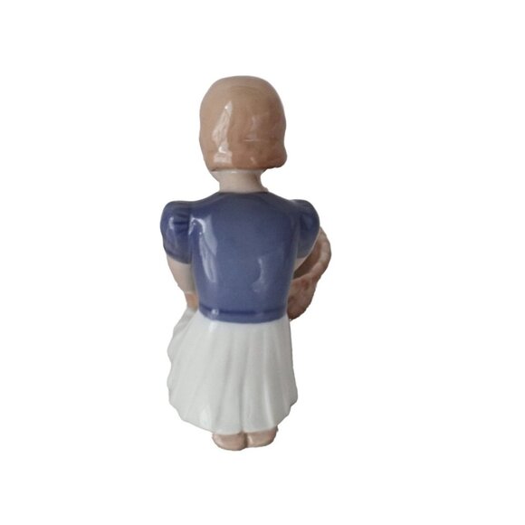 Vintage Bing and Grondahl  B&G Kjøbenhavn Denmark Girl Petting Cat In A Basket - Picture 4 of 6